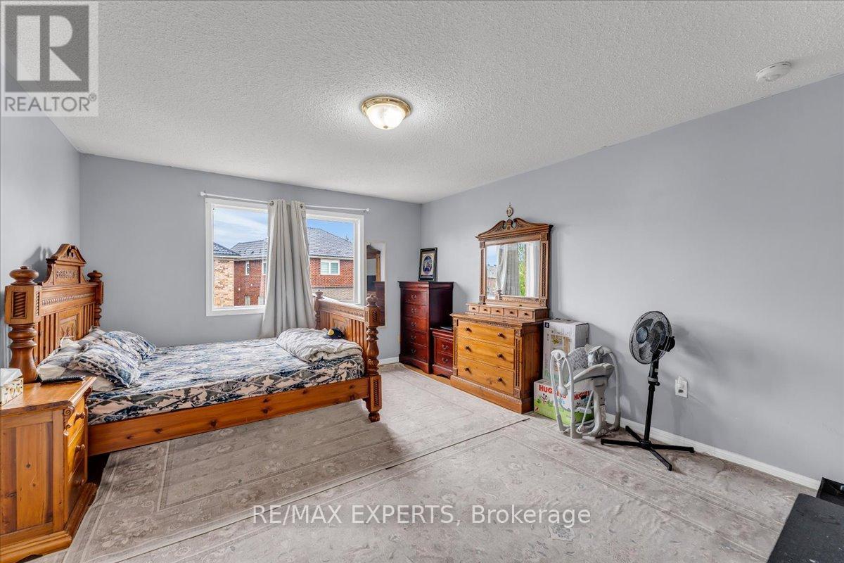 43 Jingle Crescent, Brampton, Ontario  L6S 0A8 - Photo 22 - W12428306