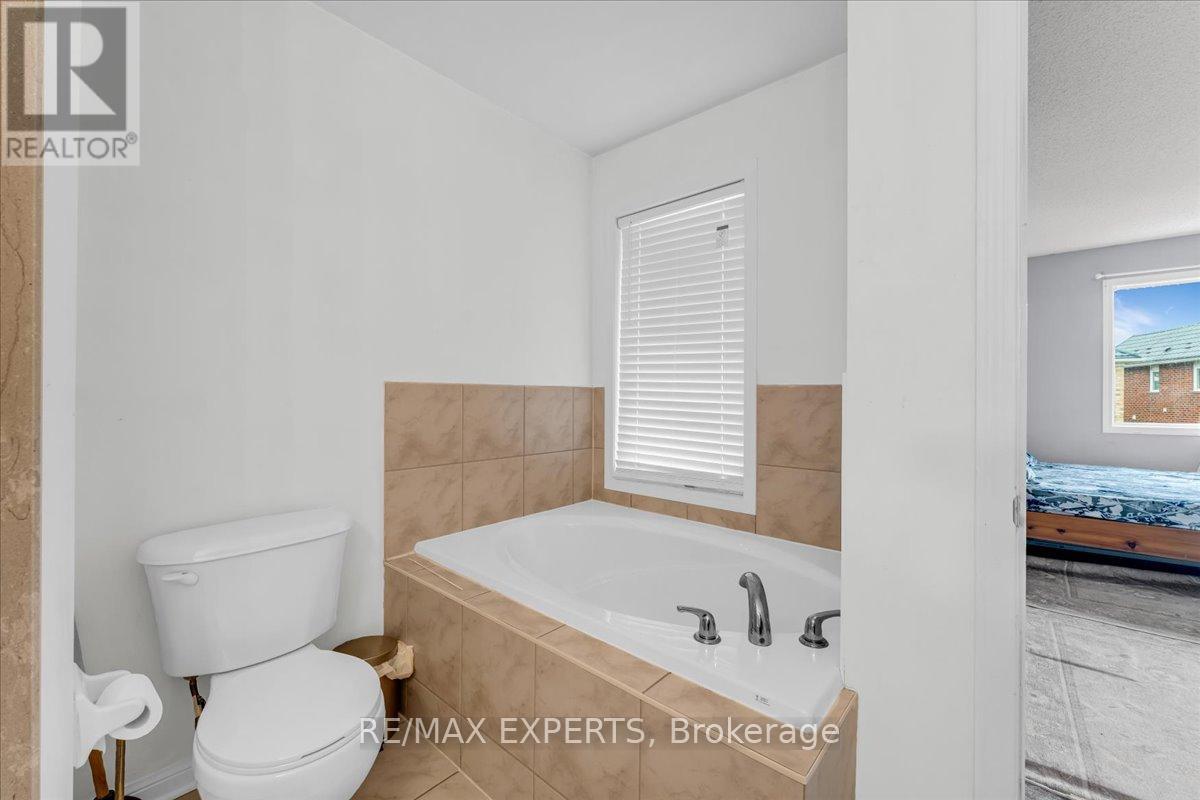 43 Jingle Crescent, Brampton, Ontario  L6S 0A8 - Photo 24 - W12428306