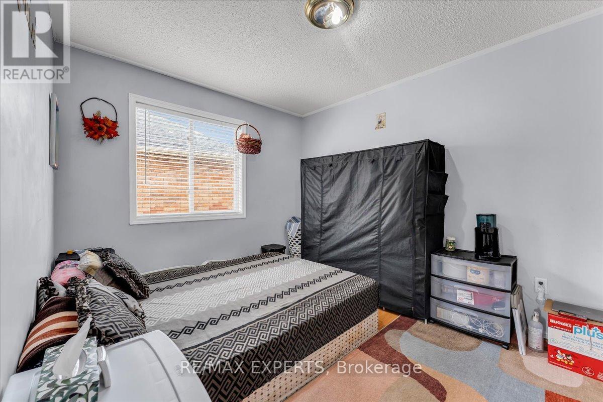 43 Jingle Crescent, Brampton, Ontario  L6S 0A8 - Photo 25 - W12428306