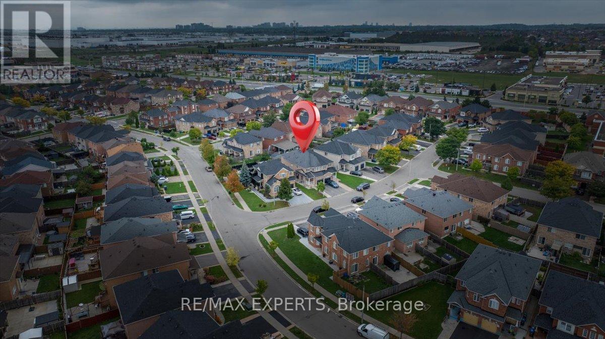 43 Jingle Crescent, Brampton, Ontario  L6S 0A8 - Photo 3 - W12428306