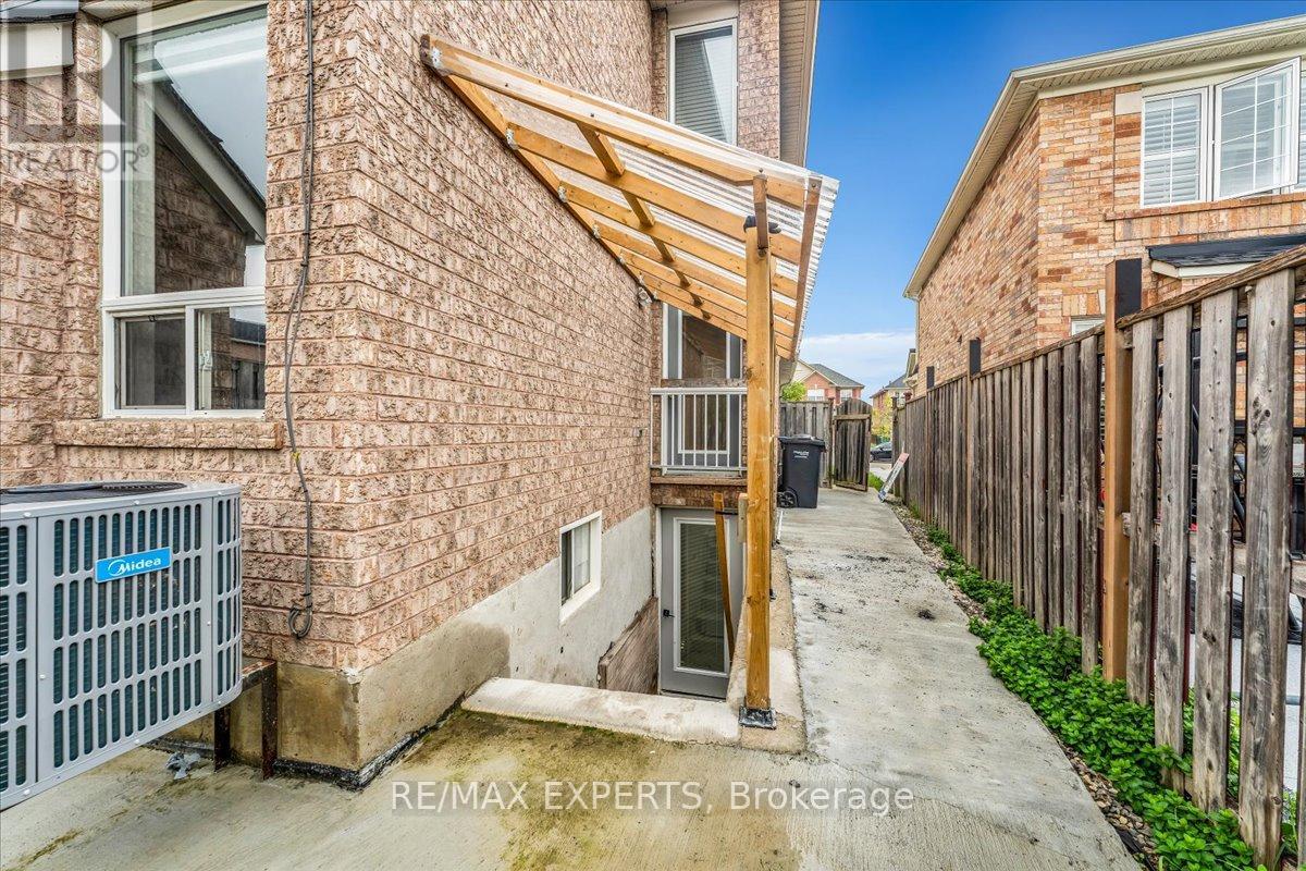 43 Jingle Crescent, Brampton, Ontario  L6S 0A8 - Photo 32 - W12428306