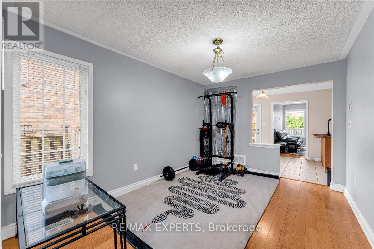 43 Jingle Crescent, Brampton, Ontario  L6S 0A8 - Photo 6 - W12428306