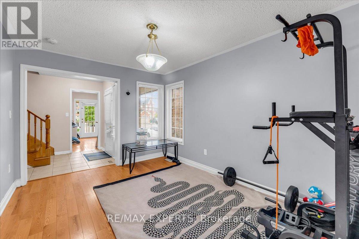 43 Jingle Crescent, Brampton, Ontario  L6S 0A8 - Photo 8 - W12428306