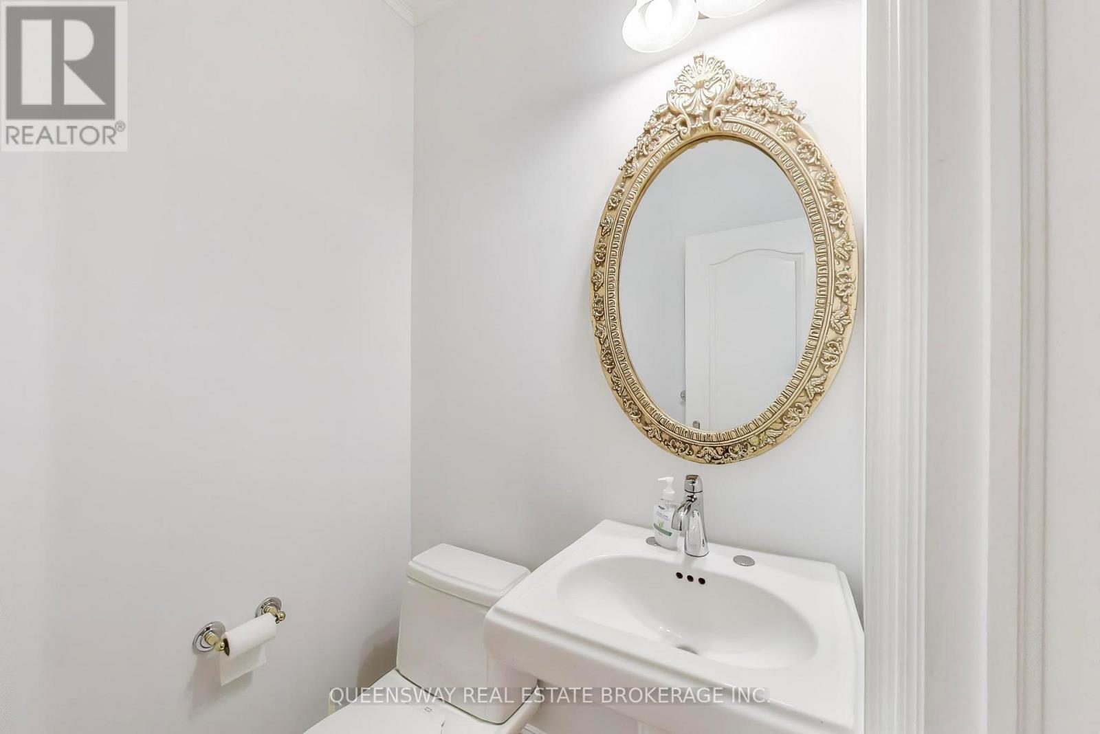 1371 Chriseden Drive, Mississauga, Ontario  L5H 1V1 - Photo 14 - W12428325