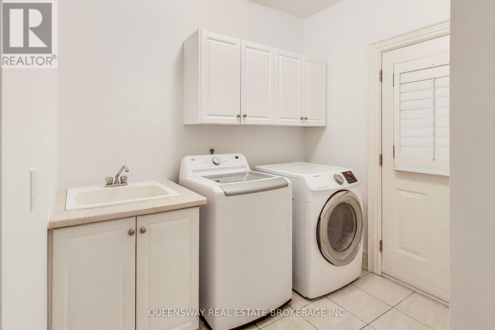 1371 Chriseden Drive, Mississauga, Ontario  L5H 1V1 - Photo 15 - W12428325