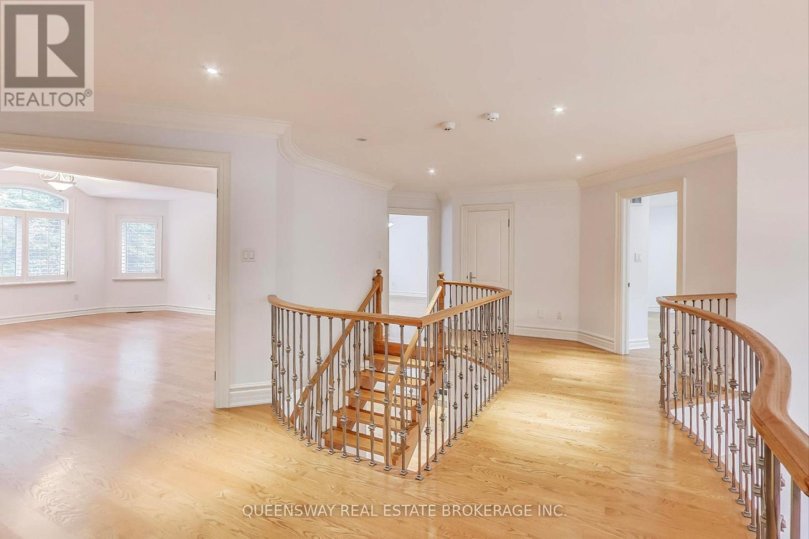 1371 Chriseden Drive, Mississauga, Ontario  L5H 1V1 - Photo 16 - W12428325