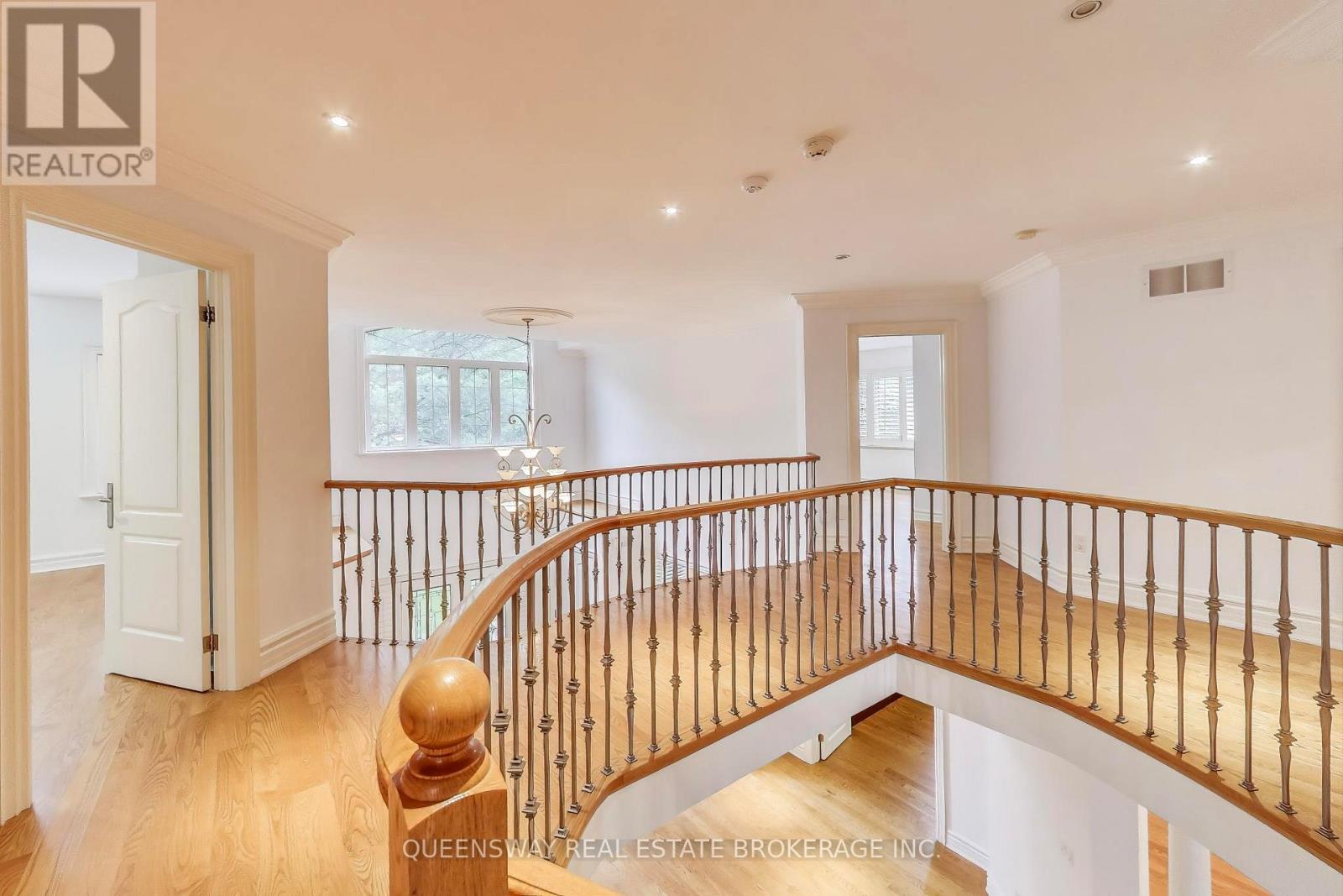 1371 Chriseden Drive, Mississauga, Ontario  L5H 1V1 - Photo 18 - W12428325