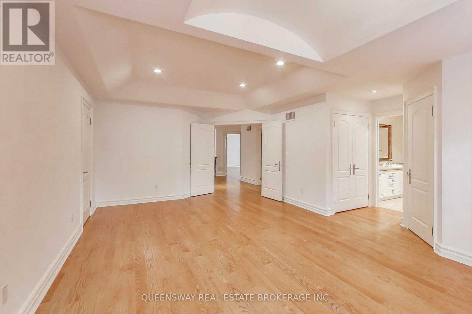 1371 Chriseden Drive, Mississauga, Ontario  L5H 1V1 - Photo 19 - W12428325