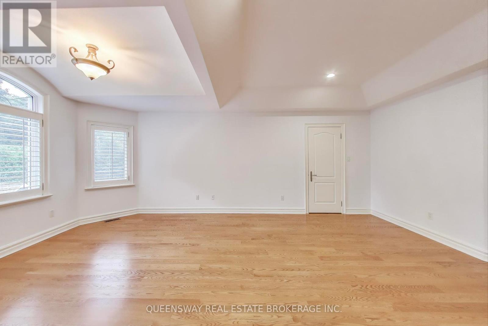 1371 Chriseden Drive, Mississauga, Ontario  L5H 1V1 - Photo 20 - W12428325