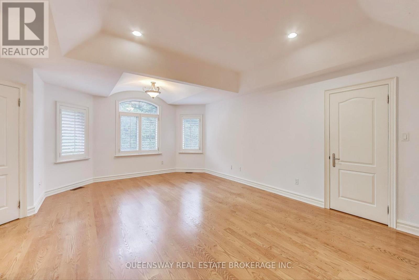 1371 Chriseden Drive, Mississauga, Ontario  L5H 1V1 - Photo 21 - W12428325