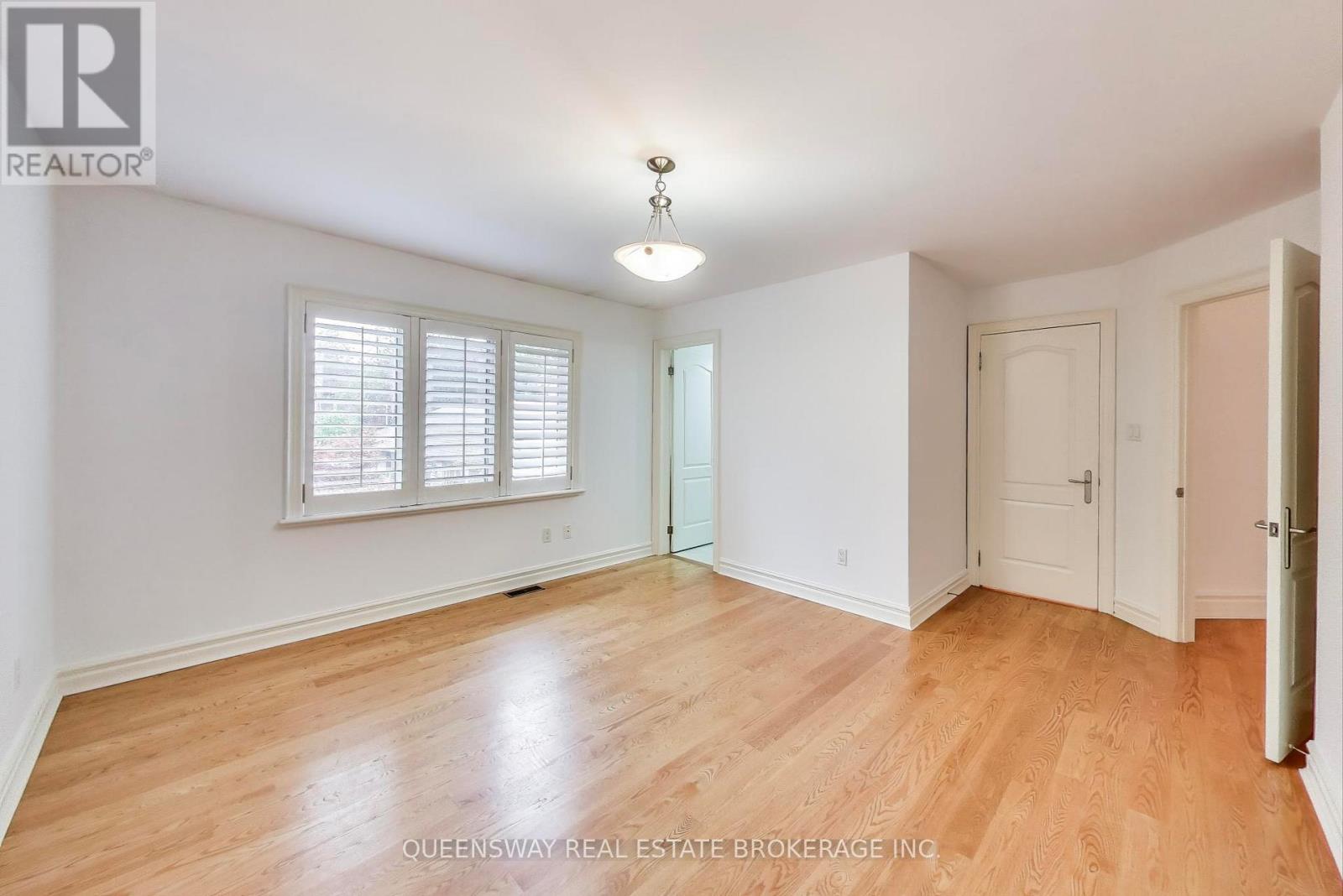 1371 Chriseden Drive, Mississauga, Ontario  L5H 1V1 - Photo 22 - W12428325