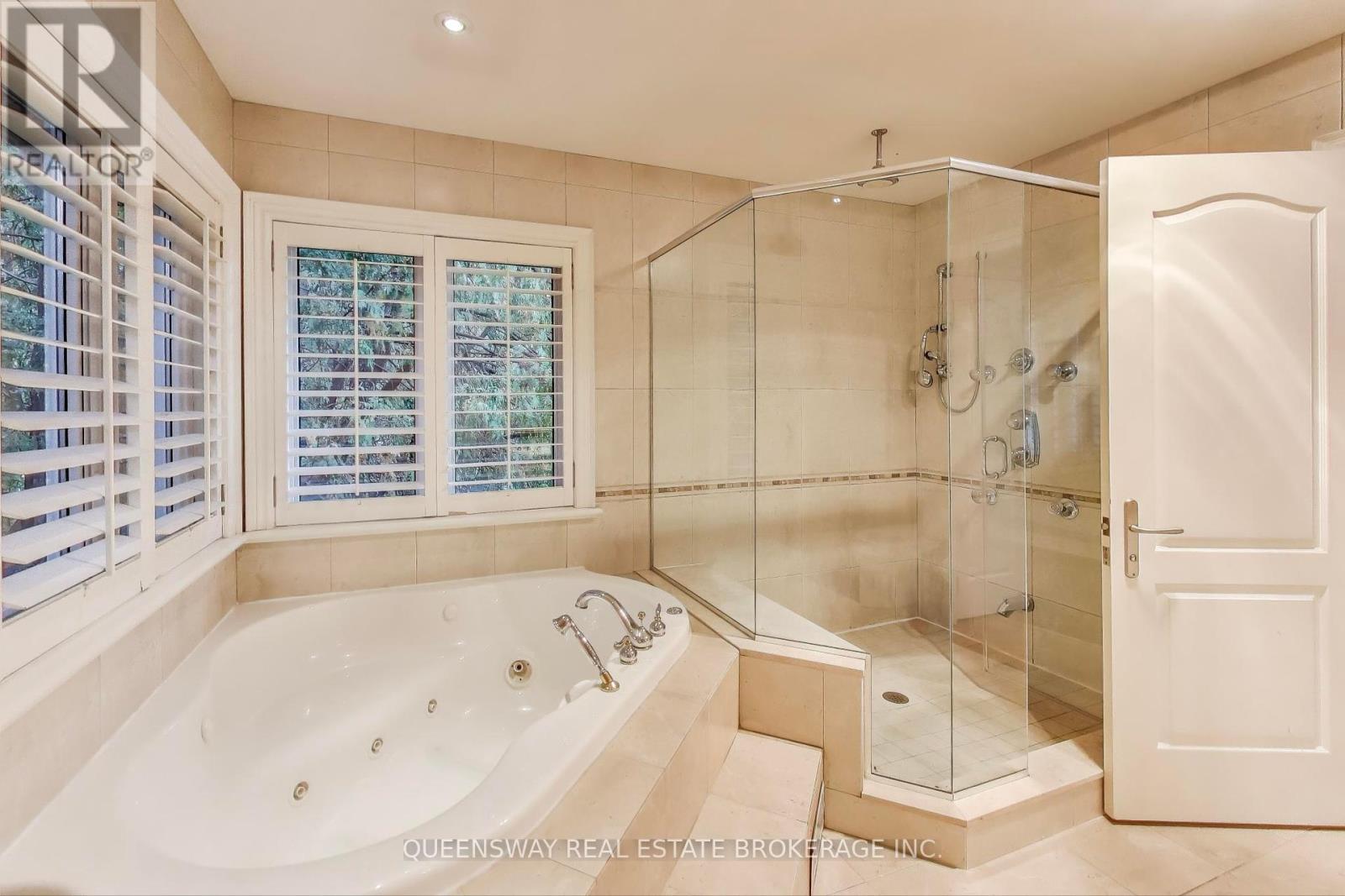 1371 Chriseden Drive, Mississauga, Ontario  L5H 1V1 - Photo 23 - W12428325