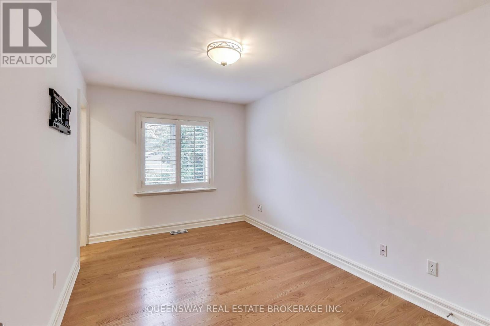 1371 Chriseden Drive, Mississauga, Ontario  L5H 1V1 - Photo 25 - W12428325