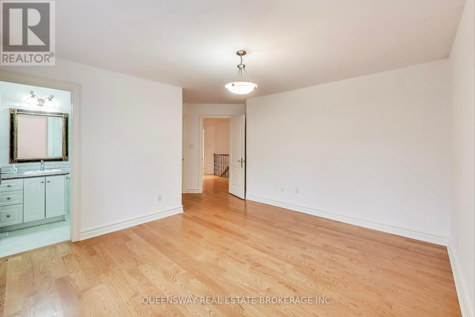 1371 Chriseden Drive, Mississauga, Ontario  L5H 1V1 - Photo 27 - W12428325