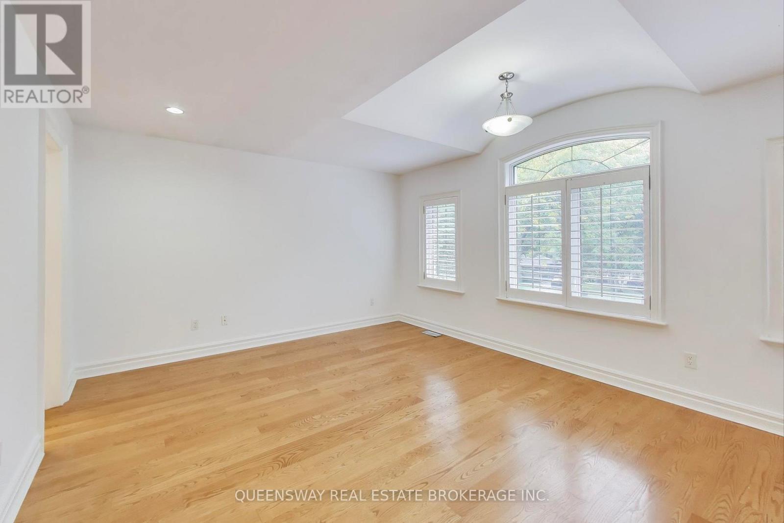 1371 Chriseden Drive, Mississauga, Ontario  L5H 1V1 - Photo 29 - W12428325