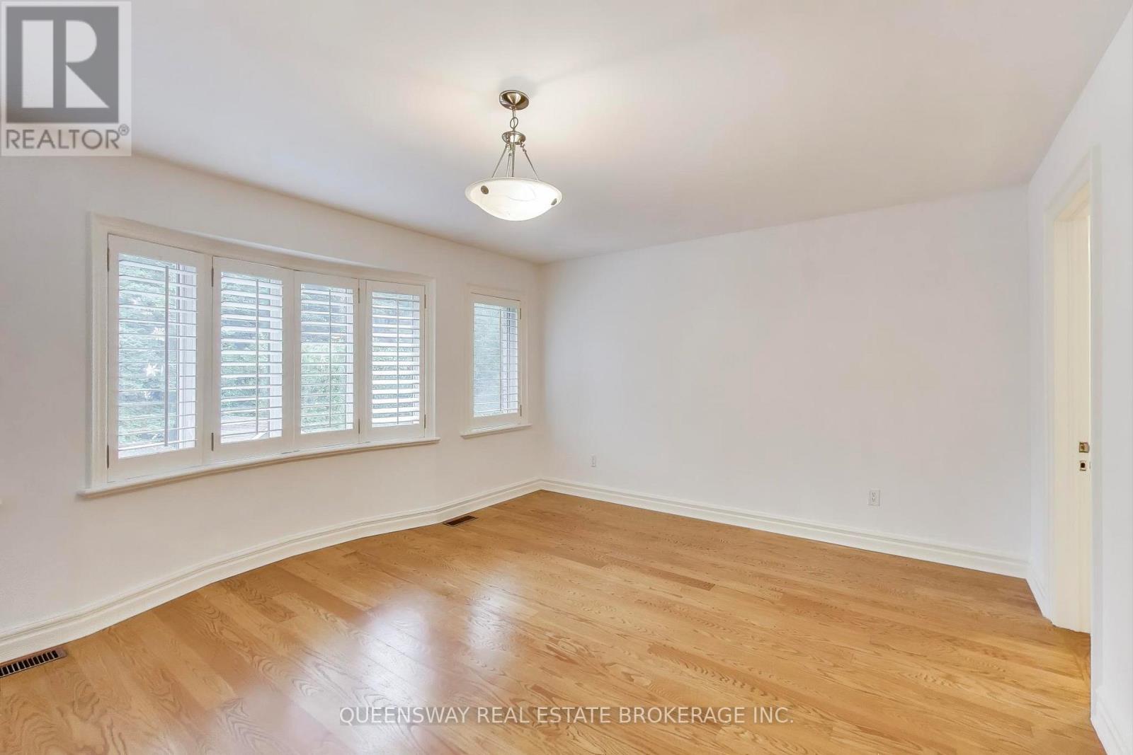 1371 Chriseden Drive, Mississauga, Ontario  L5H 1V1 - Photo 31 - W12428325