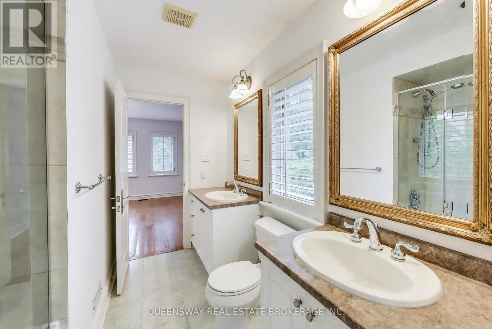 1371 Chriseden Drive, Mississauga, Ontario  L5H 1V1 - Photo 32 - W12428325