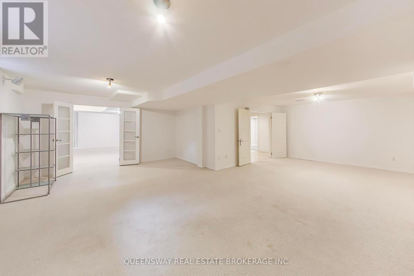 1371 Chriseden Drive, Mississauga, Ontario  L5H 1V1 - Photo 34 - W12428325