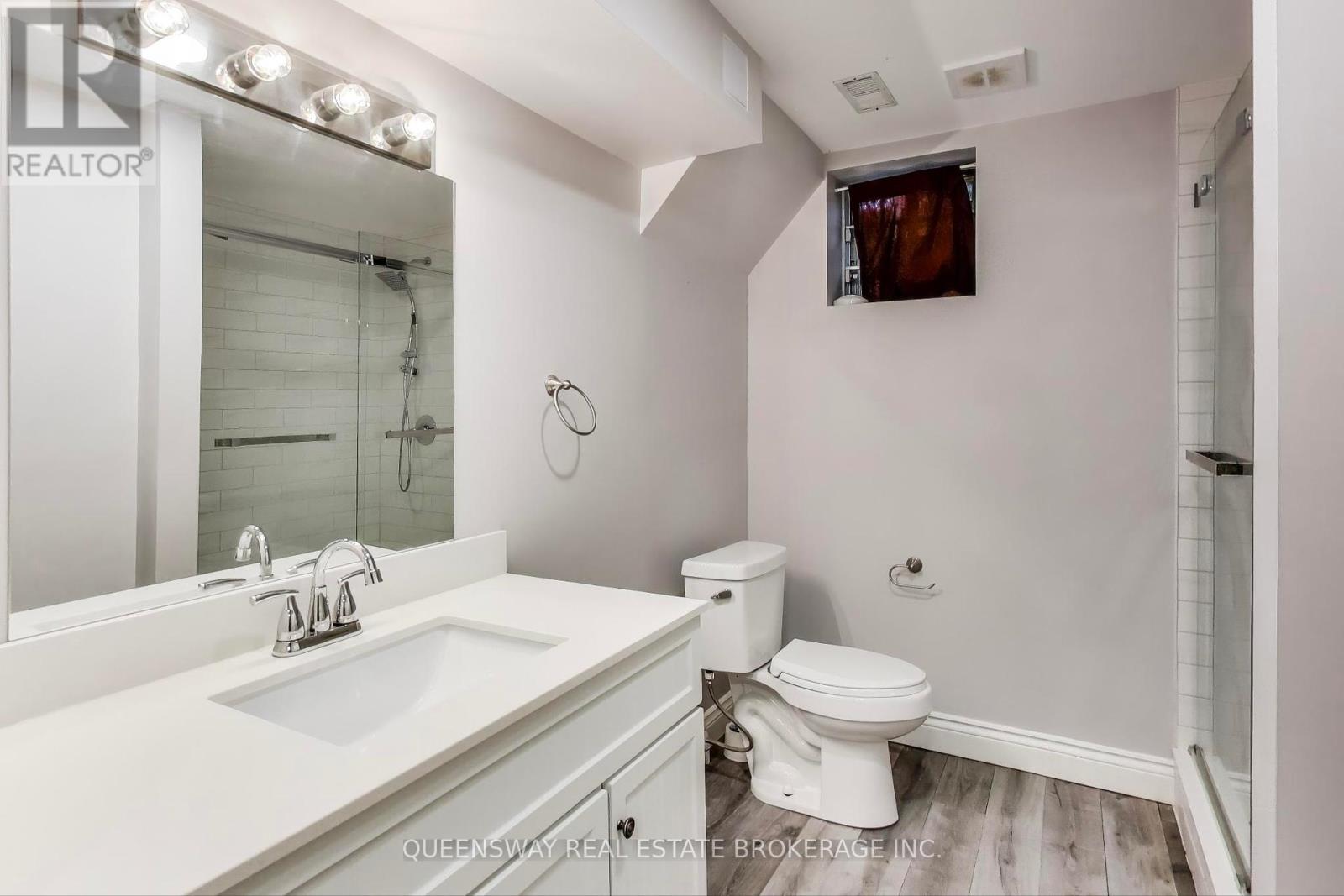 1371 Chriseden Drive, Mississauga, Ontario  L5H 1V1 - Photo 37 - W12428325