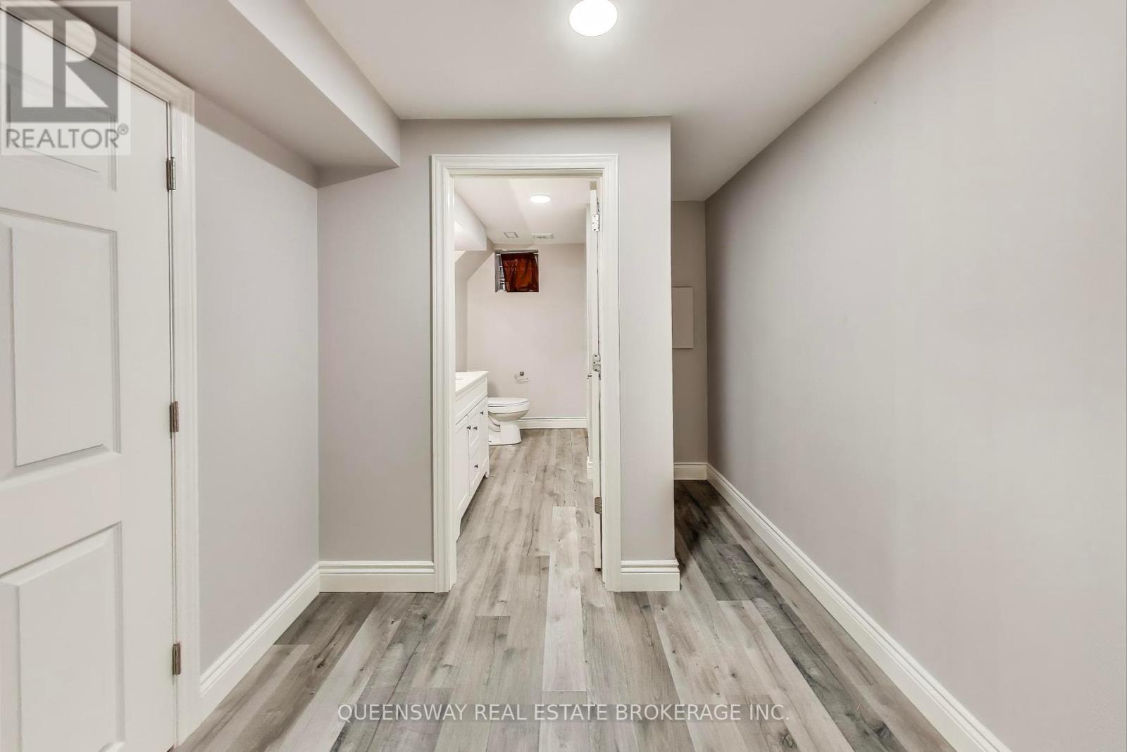 1371 Chriseden Drive, Mississauga, Ontario  L5H 1V1 - Photo 38 - W12428325