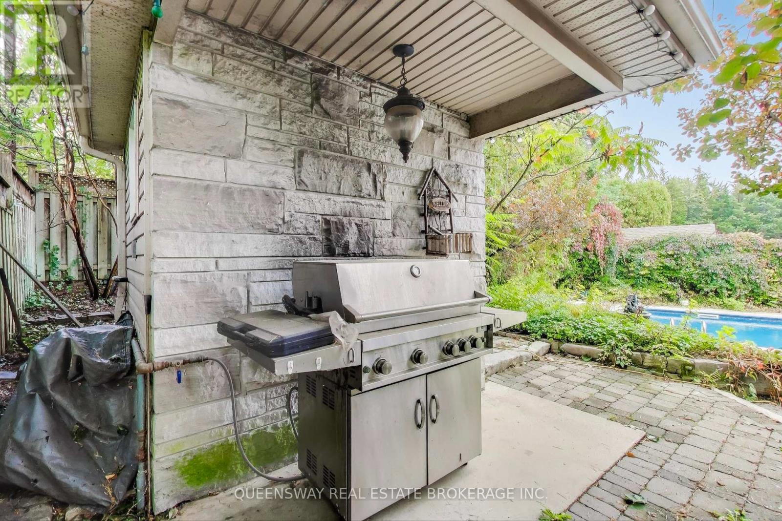 1371 Chriseden Drive, Mississauga, Ontario  L5H 1V1 - Photo 43 - W12428325