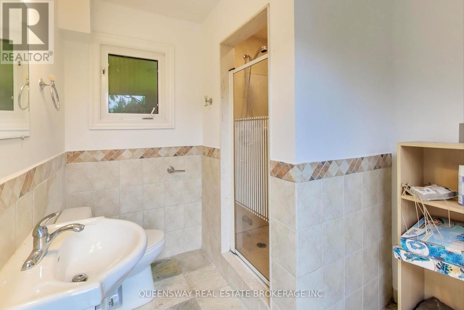 1371 Chriseden Drive, Mississauga, Ontario  L5H 1V1 - Photo 45 - W12428325