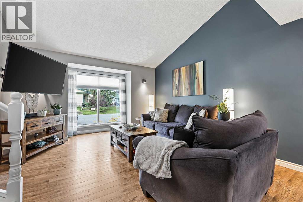 32 Millrise Crescent Sw, Calgary, Alberta  T2Y 2H6 - Photo 3 - A2256504