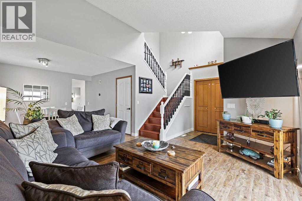 32 Millrise Crescent Sw, Calgary, Alberta  T2Y 2H6 - Photo 4 - A2256504
