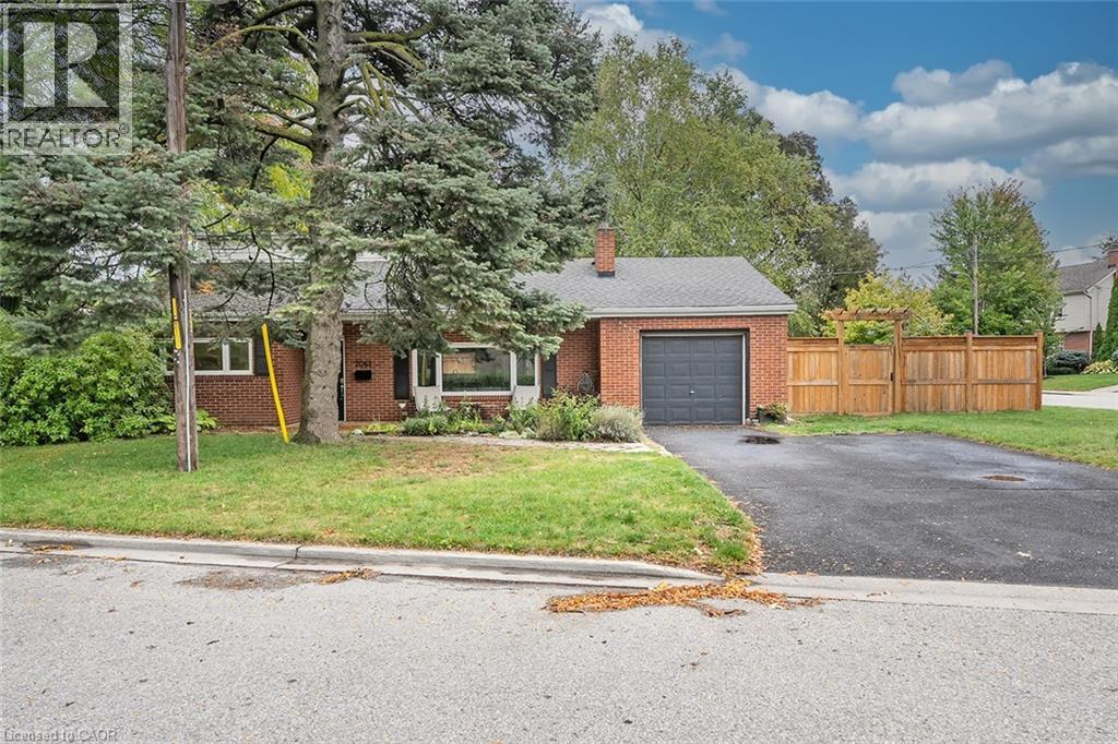 2061 Halton Place, Burlington, Ontario  L7R 1P8 - Photo 2 - 40773228