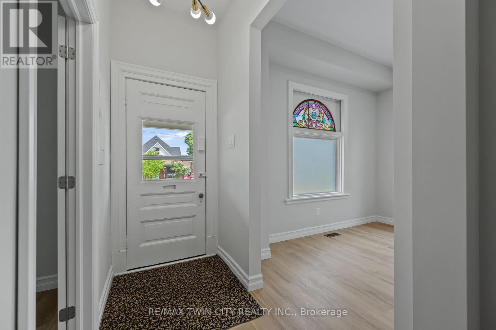 41 Chestnut Street, St. Thomas, Ontario  N5R 2A8 - Photo 2 - X12428167