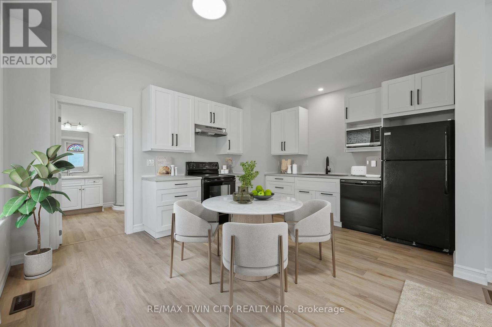 41 Chestnut Street, St. Thomas, Ontario  N5R 2A8 - Photo 4 - X12428167