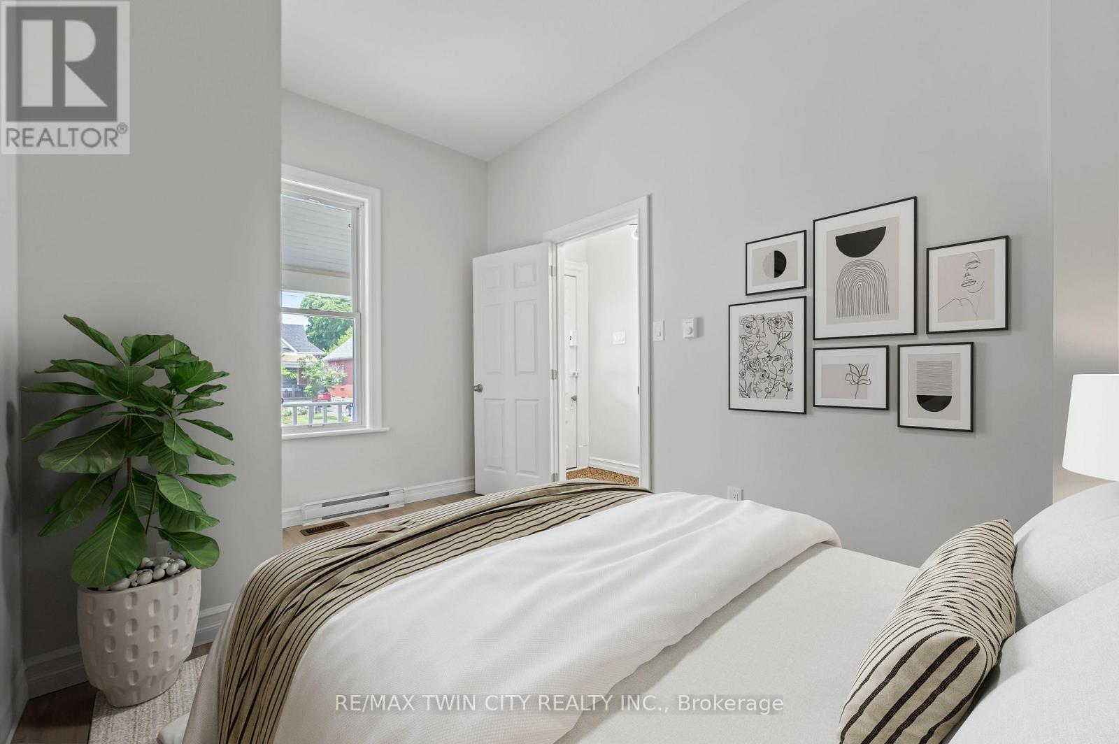 41 Chestnut Street, St. Thomas, Ontario  N5R 2A8 - Photo 8 - X12428167