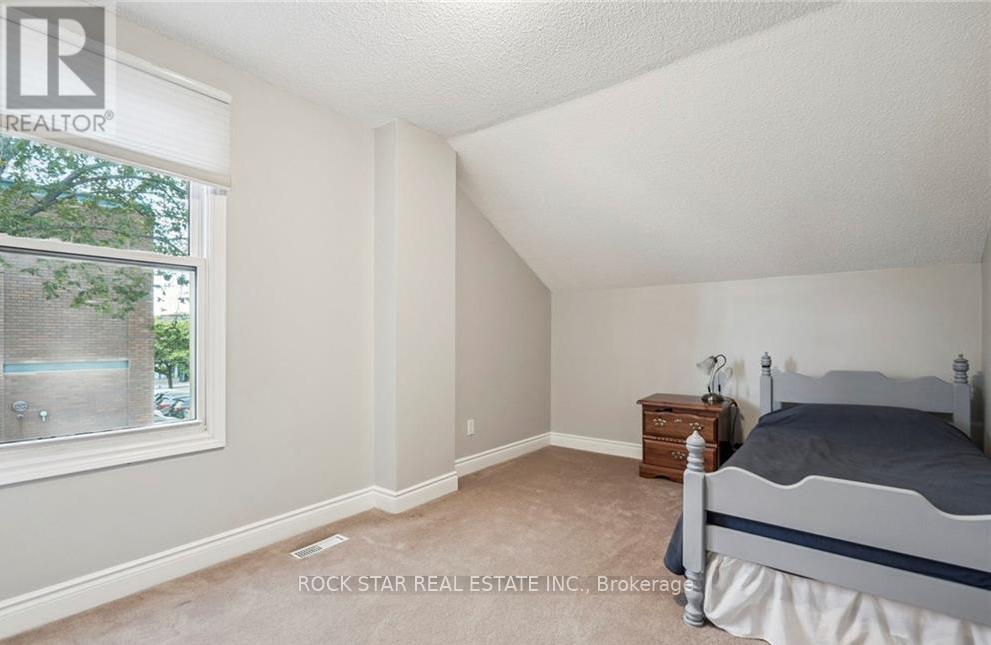 34 Cliff Avenue, Hamilton (Eastmount), Ontario  L8V 2R9 - Photo 10 - X12428196