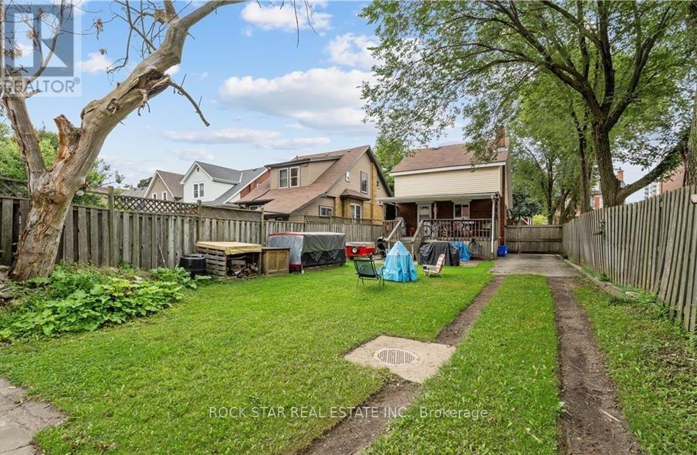 34 Cliff Avenue, Hamilton (Eastmount), Ontario  L8V 2R9 - Photo 14 - X12428196