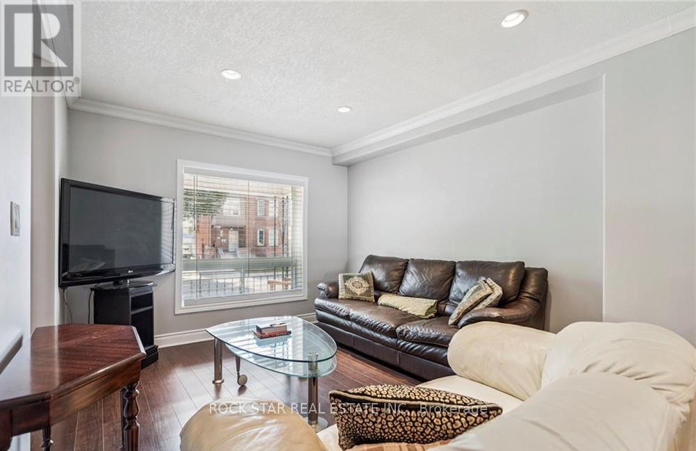 34 Cliff Avenue, Hamilton (Eastmount), Ontario  L8V 2R9 - Photo 5 - X12428196