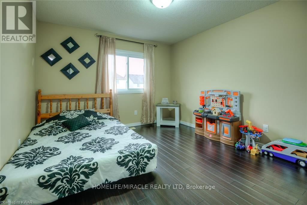 55 Seabrook Drive, Kitchener, Ontario  N2R 1Y1 - Photo 8 - X12428202