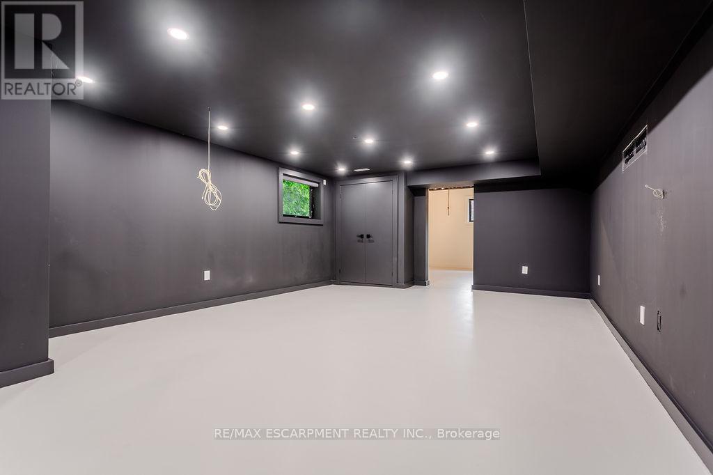 12 Blackberry Place, Hamilton, Ontario  L0R 1H2 - Photo 33 - X12428219
