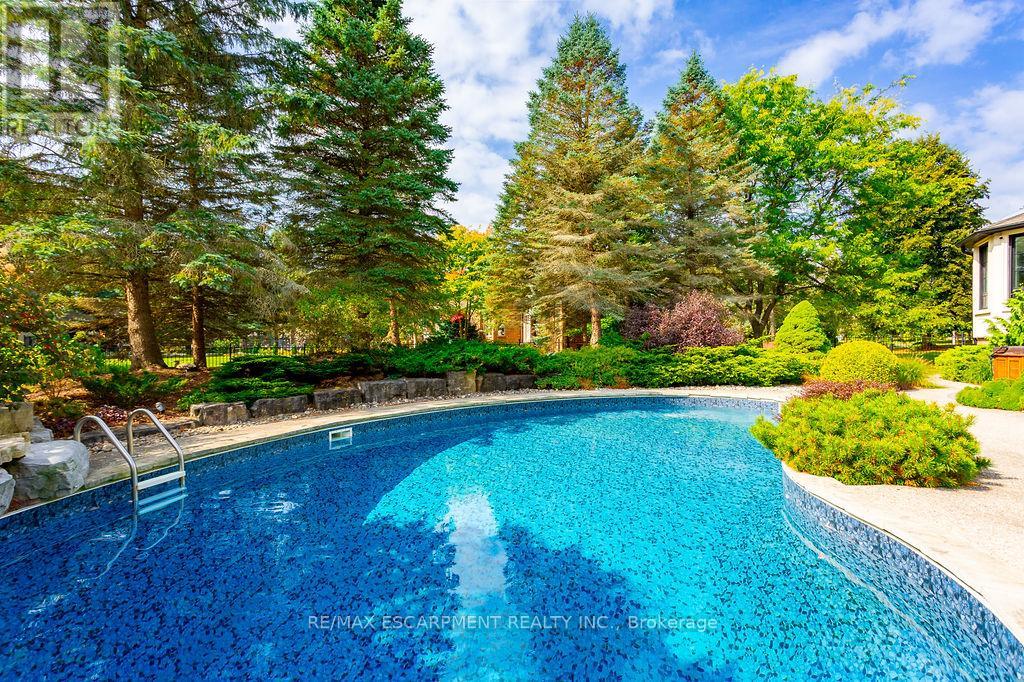 12 Blackberry Place, Hamilton, Ontario  L0R 1H2 - Photo 37 - X12428219