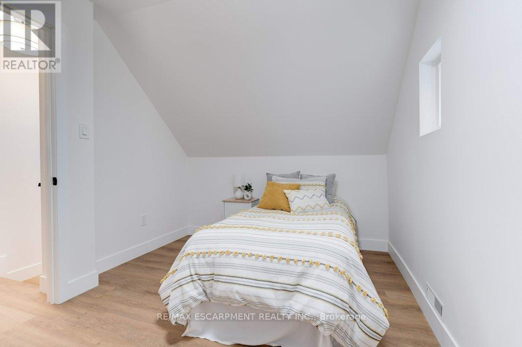 8 Whitfield Avenue, Hamilton, Ontario  L8L 4B4 - Photo 22 - X12428236