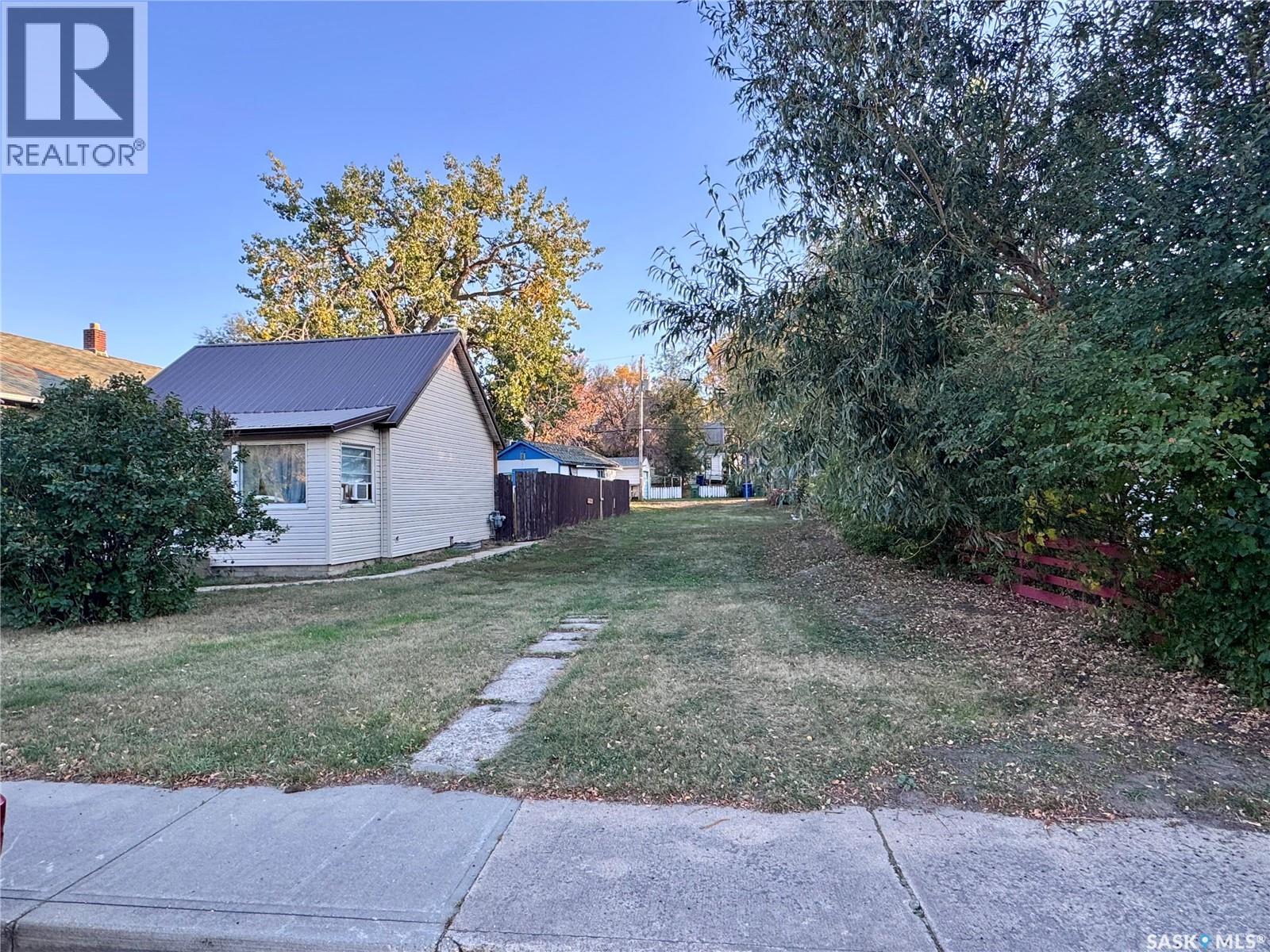 239 Iroquois STREET W, Moose Jaw, Saskatchewan
