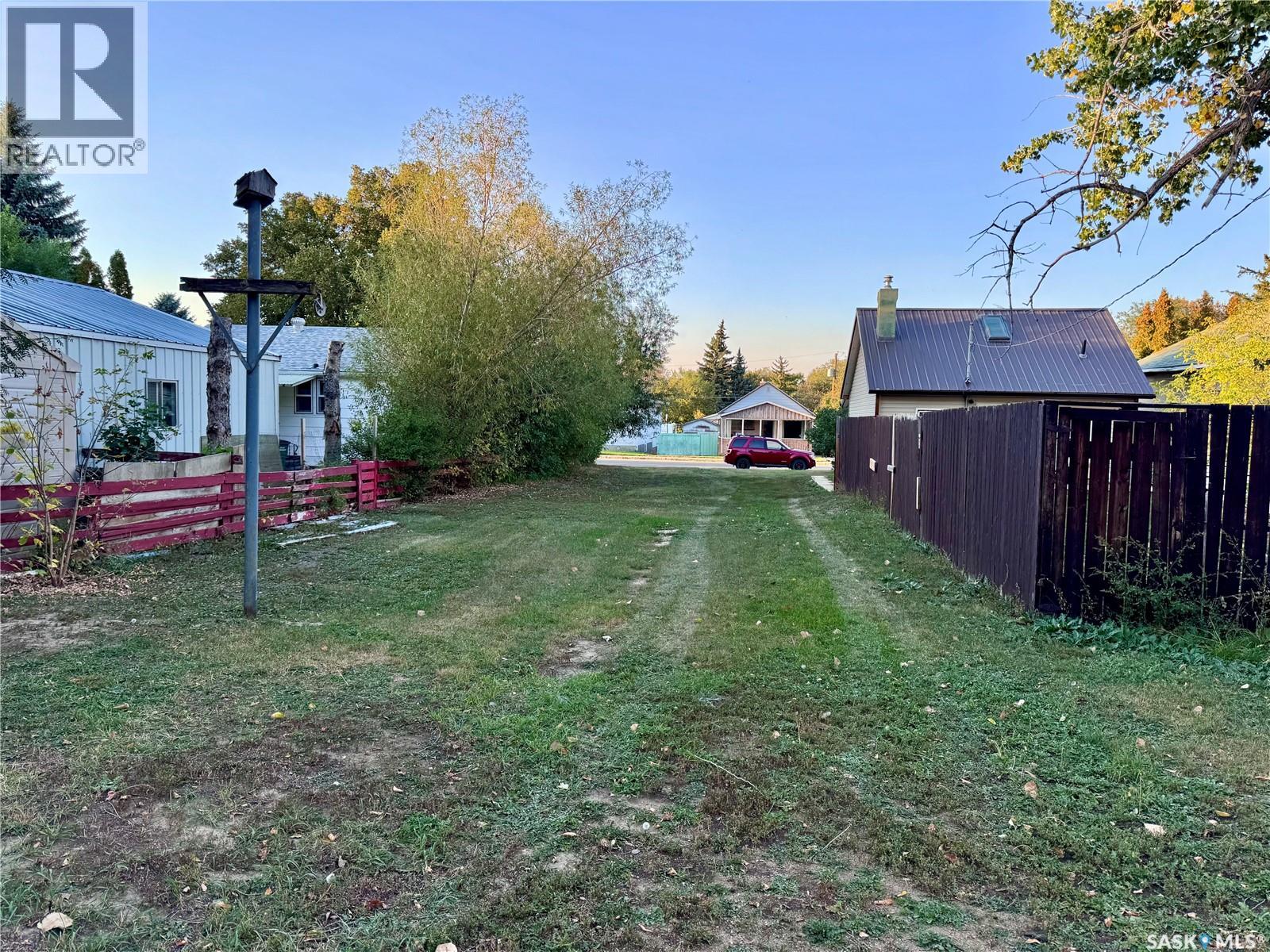 239 Iroquois Street W, Moose Jaw, Saskatchewan  S6H 5A8 - Photo 2 - SK019431