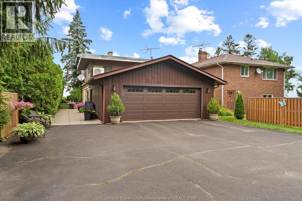 696 Old Tecumseh Road, Lakeshore, Ontario  N0R 1A0 - Photo 3 - 25024556