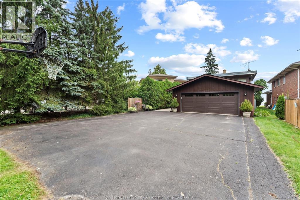 696 Old Tecumseh Road, Lakeshore, Ontario  N0R 1A0 - Photo 4 - 25024556