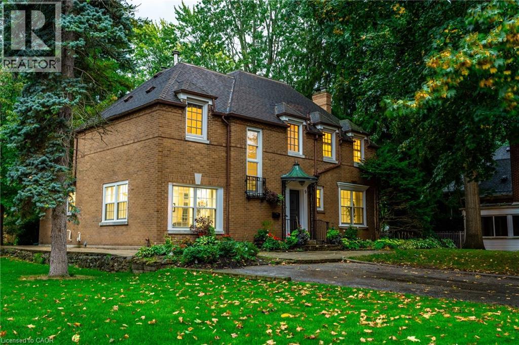 9 Lansdowne Road S, Cambridge  by Ask Marius Real Estate 9 Lansdowne Road S, Cambridge