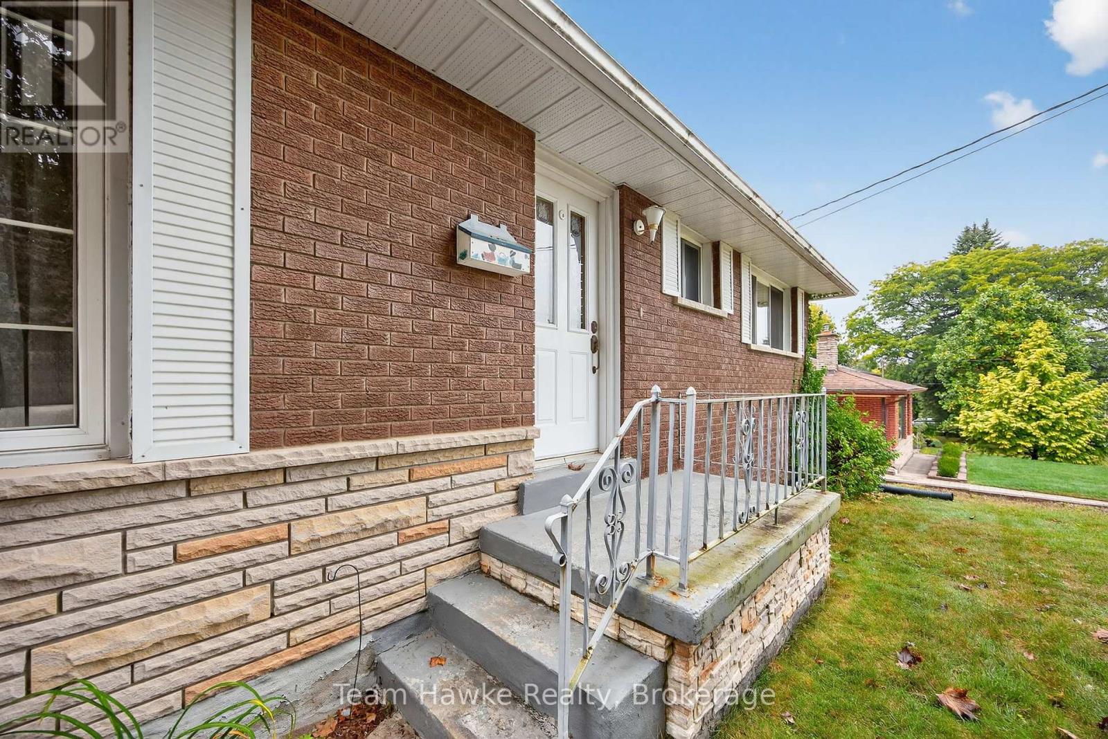 558 Russell Street, Midland, Ontario  L4R 3B6 - Photo 5 - S12428476