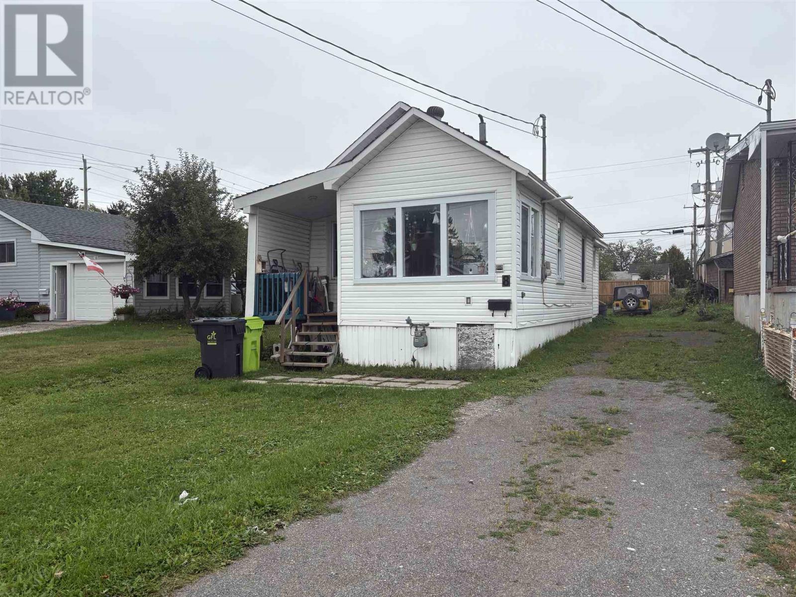 8 Stevens St, Sault Ste. Marie, Ontario  P6B 3N1 - Photo 2 - SM252780
