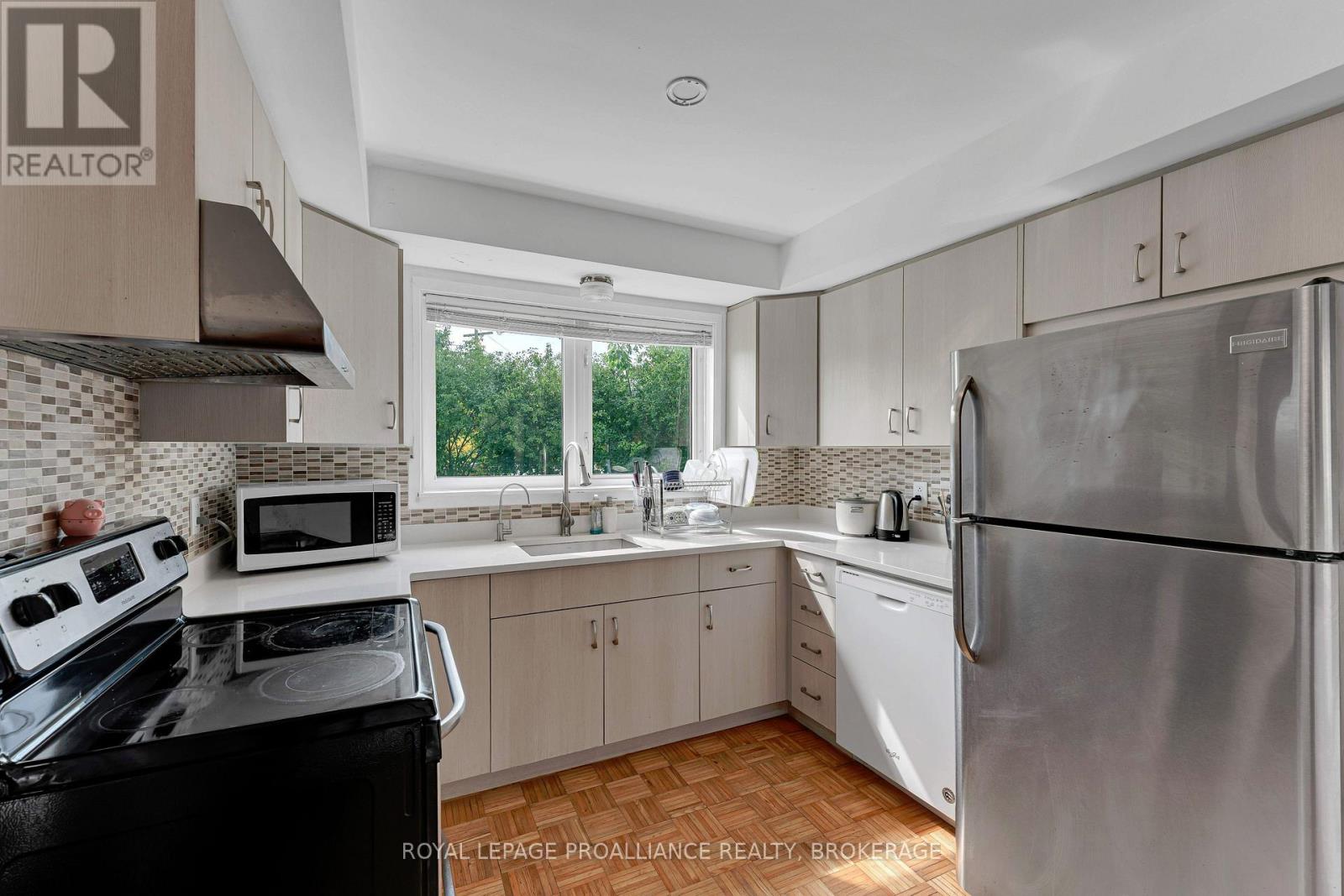 64 Michael Grass Crescent, Kingston, Ontario  K7M 2W3 - Photo 12 - X12428517