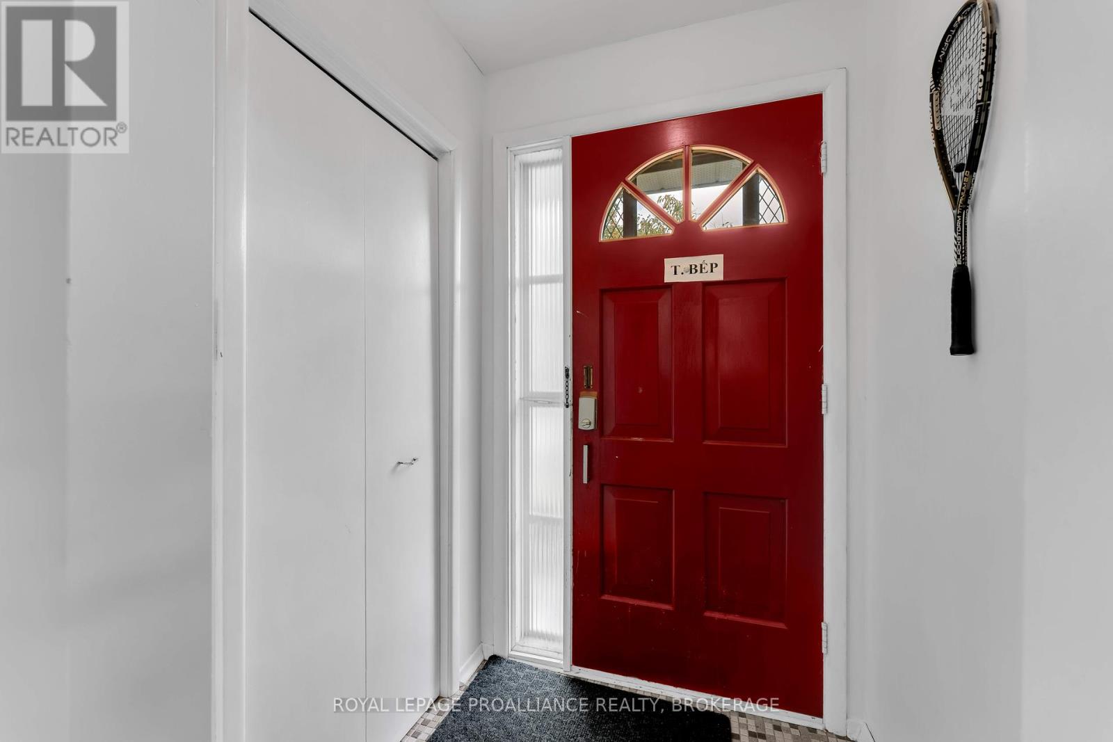 64 Michael Grass Crescent, Kingston, Ontario  K7M 2W3 - Photo 4 - X12428517