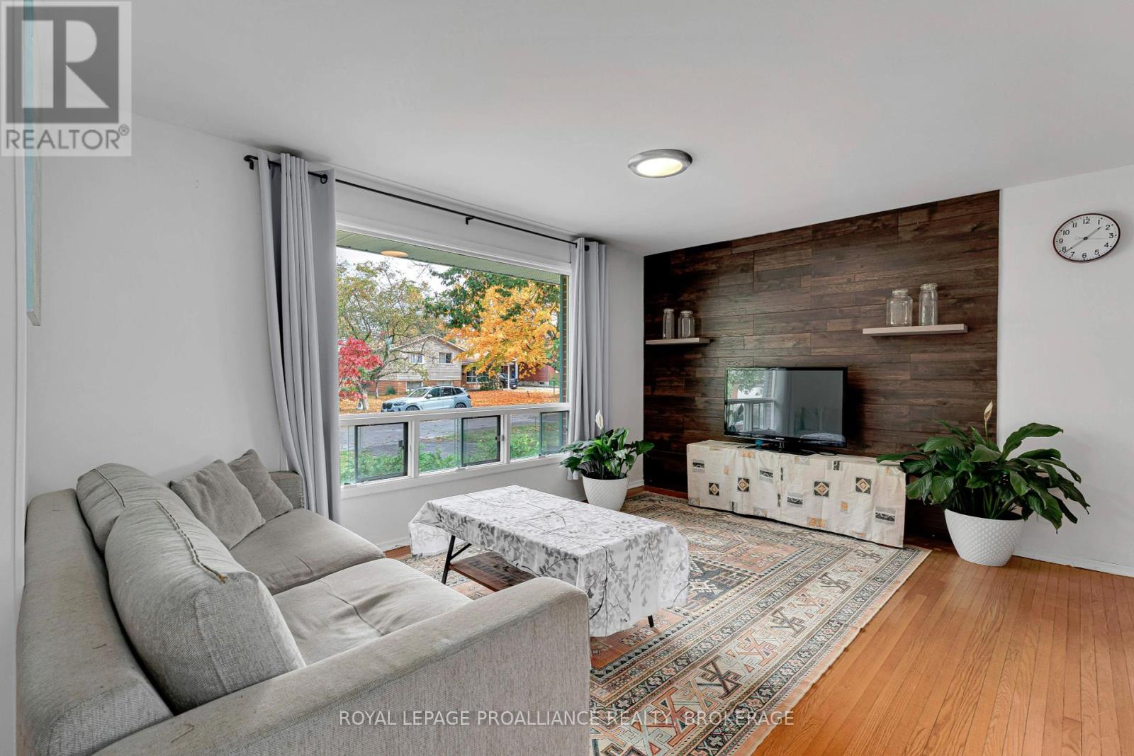 64 Michael Grass Crescent, Kingston, Ontario  K7M 2W3 - Photo 6 - X12428517