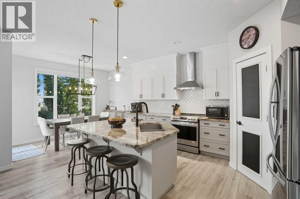 270 Everoak Drive SW, Calgary, Alberta